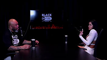 Apresentou Um Cliente A Amiga Leva A Sério O Que Faz Fez Fotos Só De Calcinha E As Censuras Nas Redes Sociais Leticia Braga Watch Sheer Red thumbnail