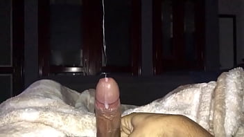 Me masturbo y eyaculo a chorros