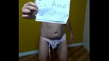 Homem Safado Usando A Calcinha Da Esposa Falando Sobre Uma Pagina Que Ama Muito thumbnail