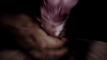 Halloween sega e perversione con un cazzo enorme nella camera da letto della matrigna figliastro spia la matrigna in doccia e si eccita si sega e sborra forte in maschera