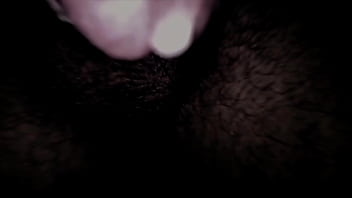 Halloween sega e perversione con un cazzo enorme nella camera da letto della matrigna figliastro spia la matrigna in doccia e si eccita si sega e sborra forte in maschera