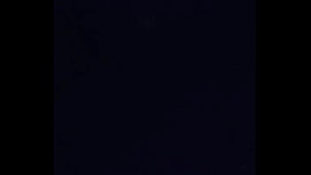 Morena safado no quarto escuro fazendo strip tease