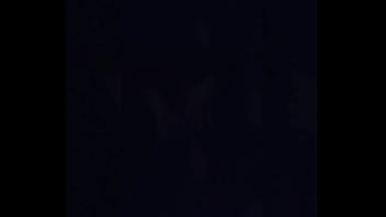 Morena safado no quarto escuro fazendo strip tease