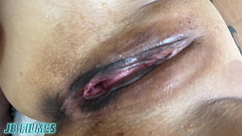 Mulher casada trai marido e tem seu cú arrombado pelo amante