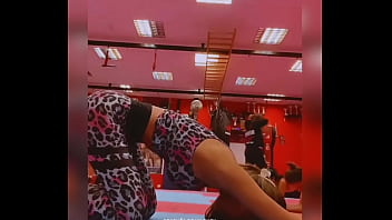 La shey shey bien puta en el gim