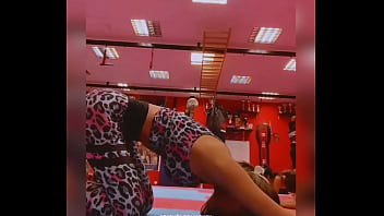 La shey shey bien puta en el gim