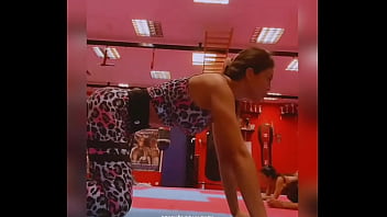 La Shey Shey Bien Puta En El Gim thumbnail