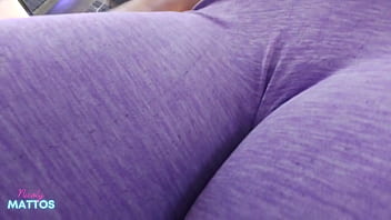 Treino sem calcinha pra provocar o personal e punheta suada em casa