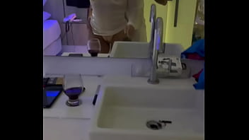 Ela engoliu o pau dele inteirinho