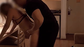 Meu marido corno levou o personal para me comer no hotel