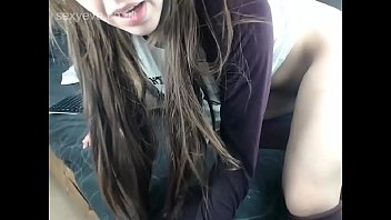 Amateur inserting toy on live cam hd