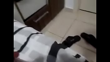 Minha safada tomando leite no canudinho