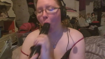 Angelicprincess31 sucking dildo for bf