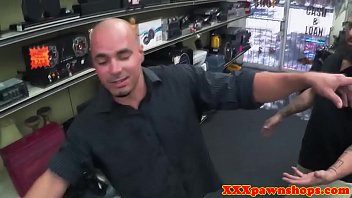 Pawning beauty deepthroats brokers fat cock