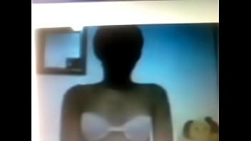 Tirando a roupa na can