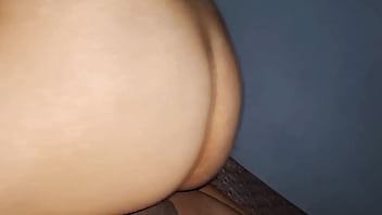 Mi culona me pide verga y que le llene el coño de leche