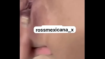 Rossmexicana se mete rico su dildo mira que rico lo disfruta mexicana caliente no para