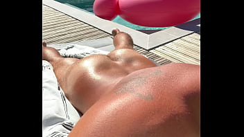 Bientôt les vacances au cap mission bronzage du cul tout blanc