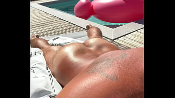 Bientôt les vacances au cap mission bronzage du cul tout blanc