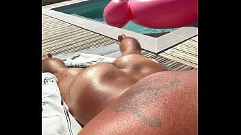 Bientôt les vacances au cap mission bronzage du cul tout blanc