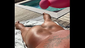 Bientôt les vacances au cap mission bronzage du cul tout blanc