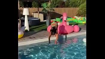 Coucou mes coquinous il fait beau il fait chaud alors hop un petit