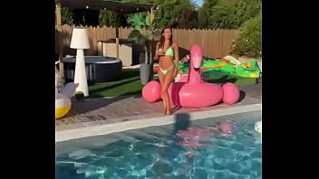 Coucou mes coquinous il fait beau il fait chaud alors hop un petit