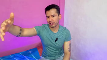 Futbolista Hetero Vergon Y Joven Mesero Se Chupan Sus Vergotas En Los Baños Publicos Del Bar thumbnail