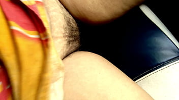 हाईवे पर लंबी यात्रा के दौरान कार में कामुक सौतेले बेटे द्वारा वृद्ध सौतेली माँ को चोदा गया