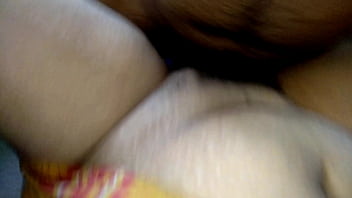 हाईवे पर लंबी यात्रा के दौरान कार में कामुक सौतेले बेटे द्वारा वृद्ध सौतेली माँ को चोदा गया