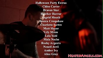 Goth babe rimmed while riding dick