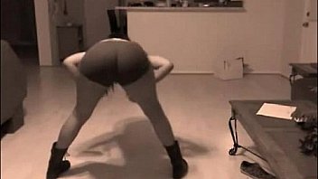 Big butt bouncing up and down