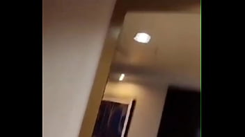 Transei com um funcionário dentro do navio