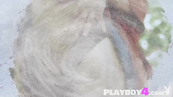 Sexy ebony babe exposed her amazing body and posed totally naked