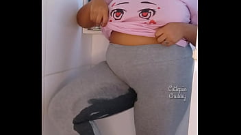 Bbw ebony peeing on leggings