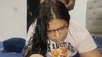 Me Quedo Solo Con El Gran Culo De Mi Hijastra Mientras Habla Con Su Novio Le Chupo El Culo Y Termino Cogiéndola Y Acabando En Su Gran Coño thumbnail