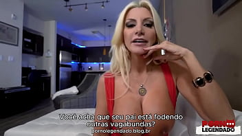 Legenda enteado cuidando das necessidades da sua madrasta enquanto pai não esta em casa