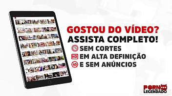 Legenda enteado cuidando das necessidades da sua madrasta enquanto pai não esta em casa