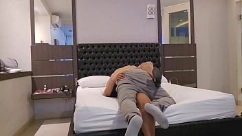 Encontrei um assinante na balada e meu marido me liberou para ir ao motel enquanto ele estava em casa esperando os vídeos