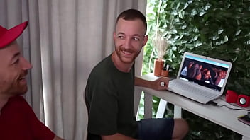 Gêmeos transando gostoso com a novinha vendada twins having good sex with the blindfolded girl #twinsbrothers #twinscu