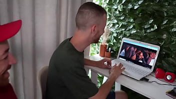 Gêmeos transando gostoso com a novinha vendada twins having good sex with the blindfolded girl #twinsbrothers #twinscu