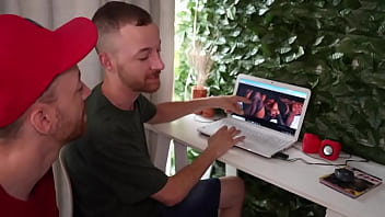 Gêmeos transando gostoso com a novinha vendada twins having good sex with the blindfolded girl #twinsbrothers #twinscu