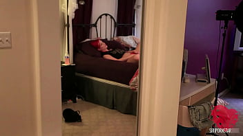 Pleasuring herself busty redhead siri uses fingers & dildo