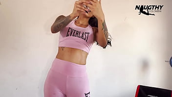 I take pictures in the gym and end up masturbating