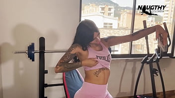 I take pictures in the gym and end up masturbating