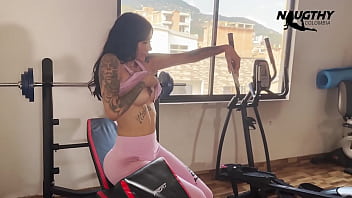 I take pictures in the gym and end up masturbating