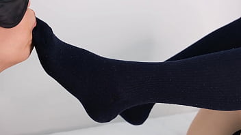 かわいい制服女子の紺ソックス 足コキ&足舐めプレイ #素人 #靴下コキ #m男 #美脚 #足フェチ