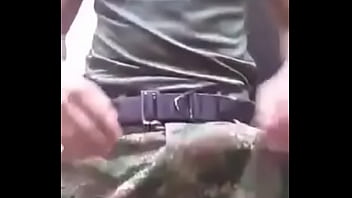 Soldado Se Corre Frente A La Camara thumbnail