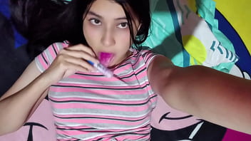 Colombiana se toca su pussy y sus tetas