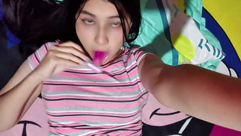 Colombiana se toca su pussy y sus tetas